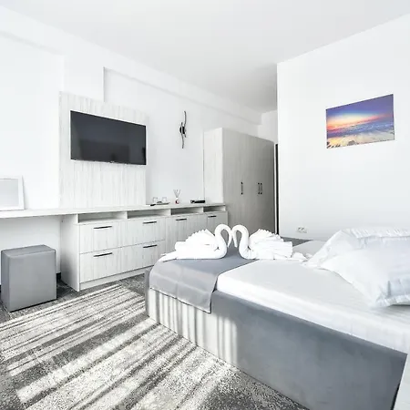 Πανσιόν Alutus Boutique 4*