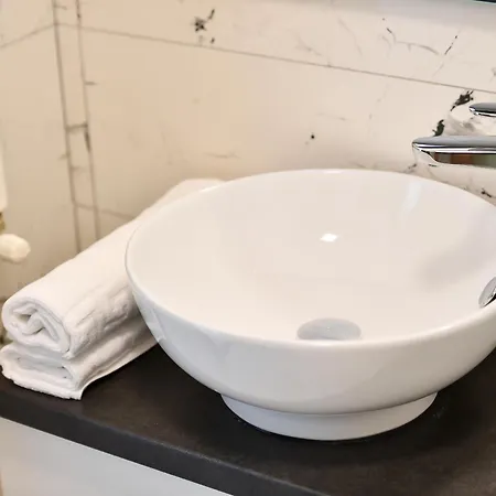 Πανσιόν Alutus Boutique 4*