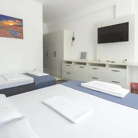 Πανσιόν Alutus Boutique 4*